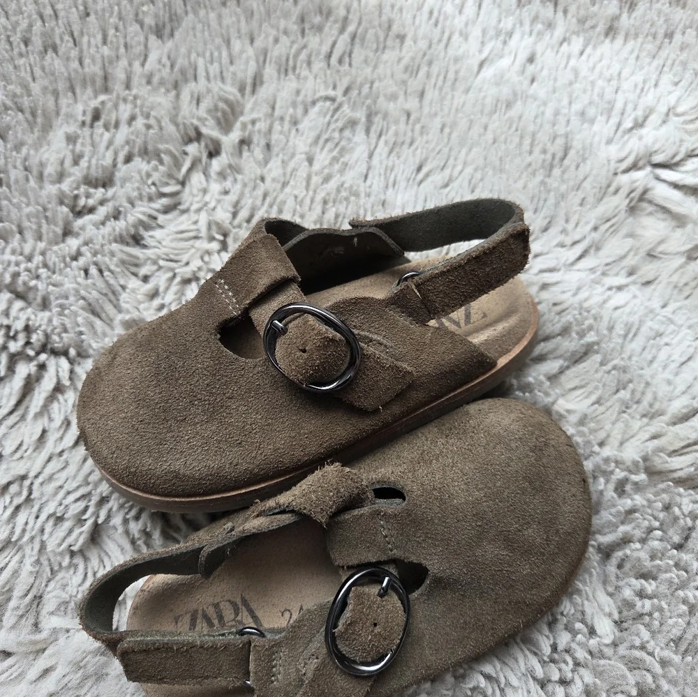 ZARA ! Girl's  sandals size 24